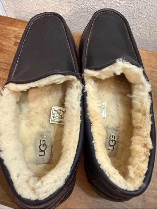 UGG Australia Ascot Leather Slippers Men’s 11 Brown Shearling Lined